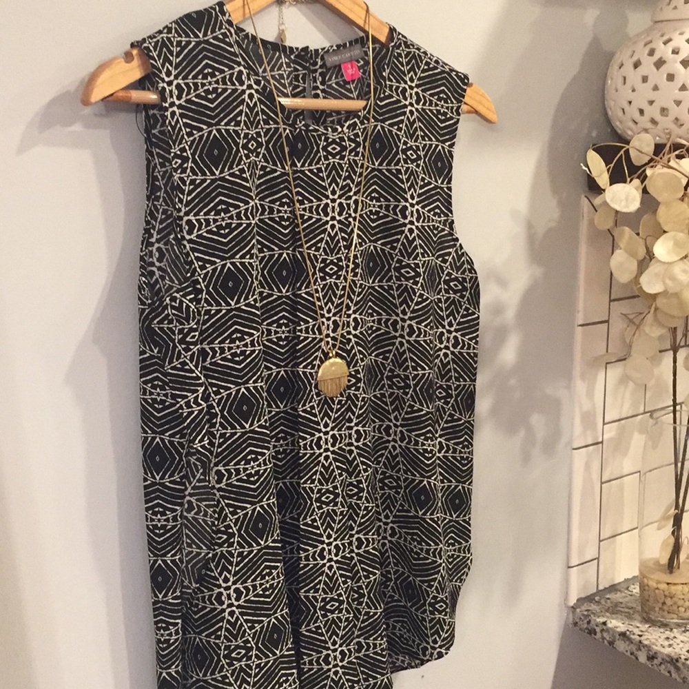 NWT! Vince Camuto Tribal Top